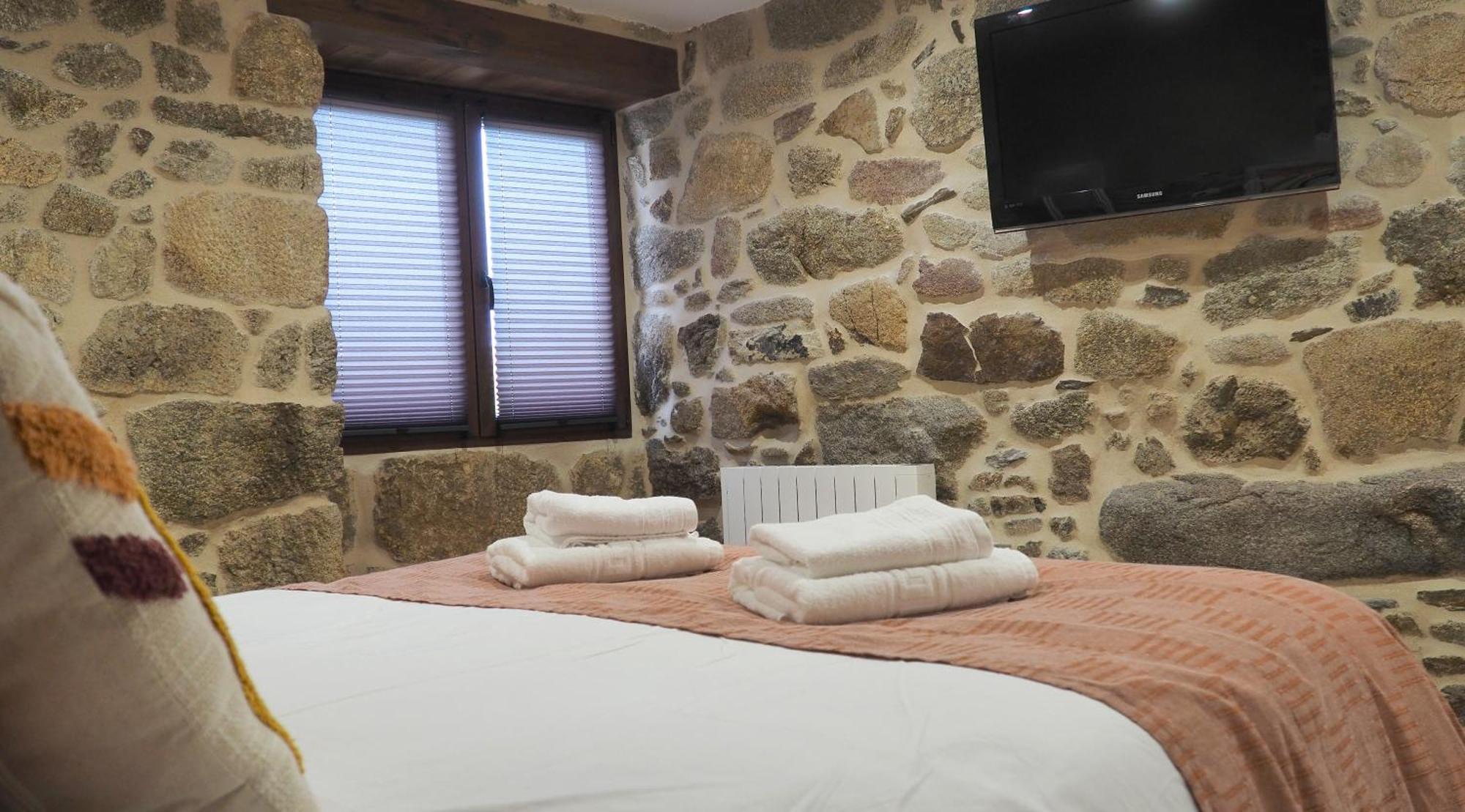 Apartamentos Muralla Sacra Sober Zewnętrze zdjęcie