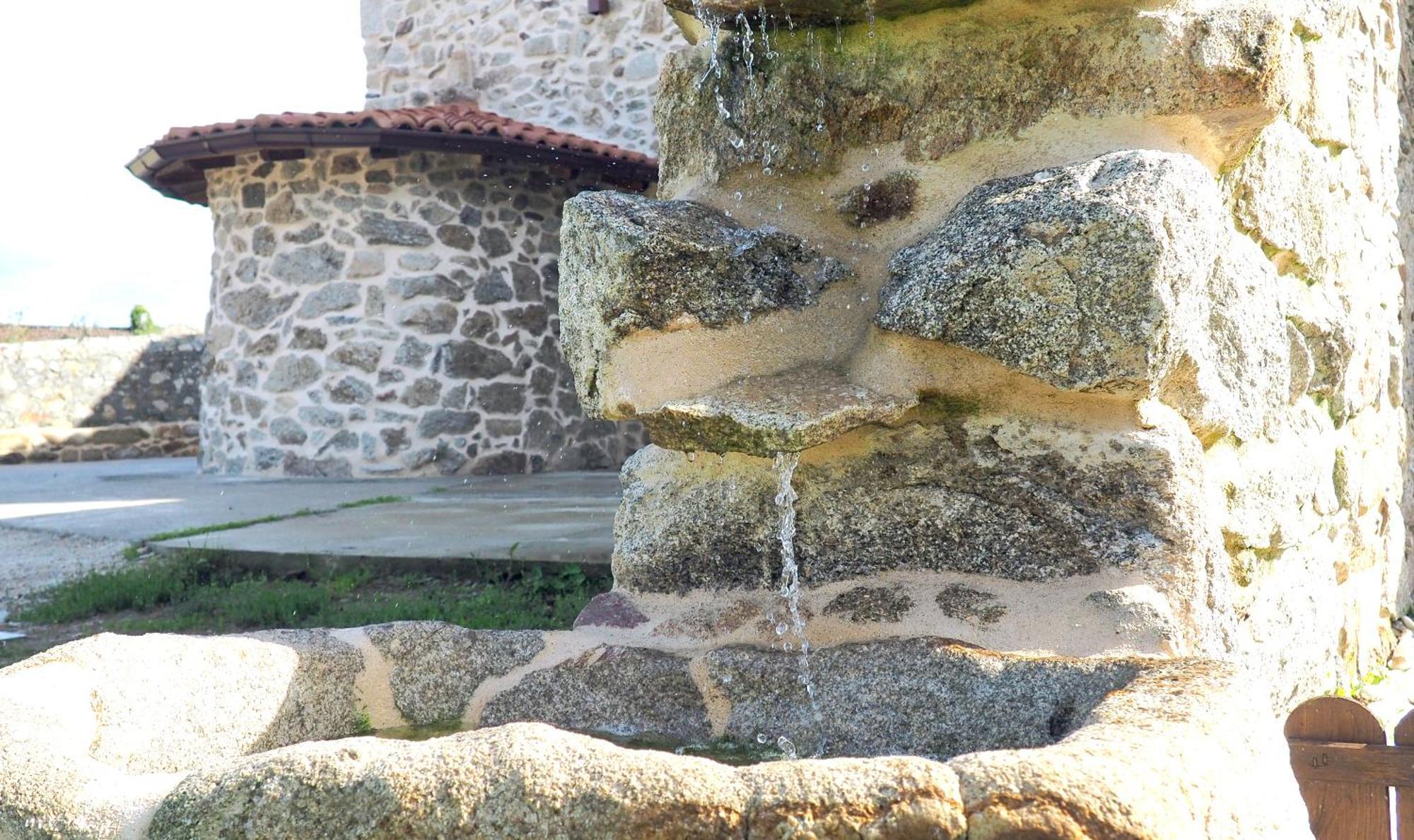 Apartamentos Muralla Sacra Sober Zewnętrze zdjęcie