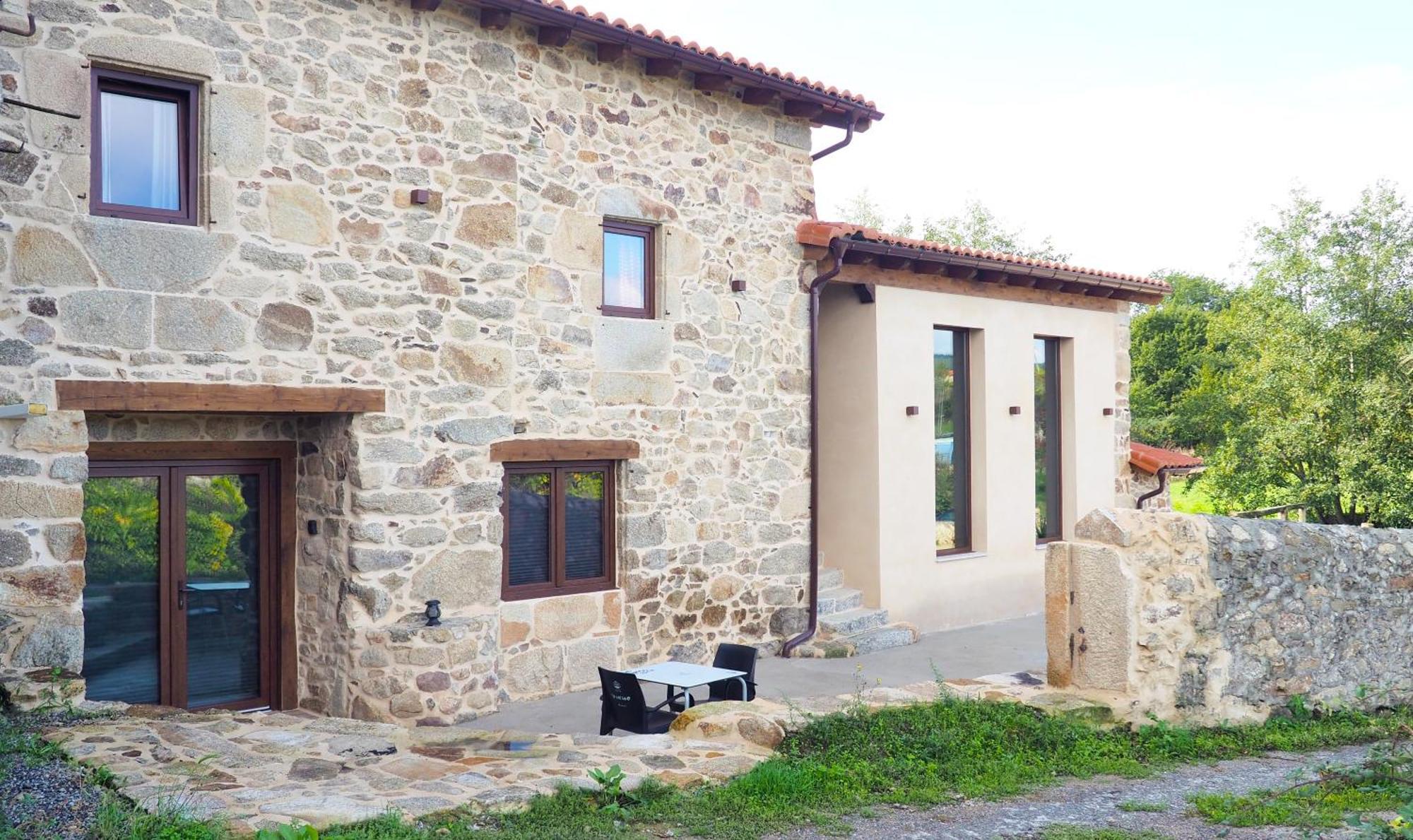 Apartamentos Muralla Sacra Sober Zewnętrze zdjęcie