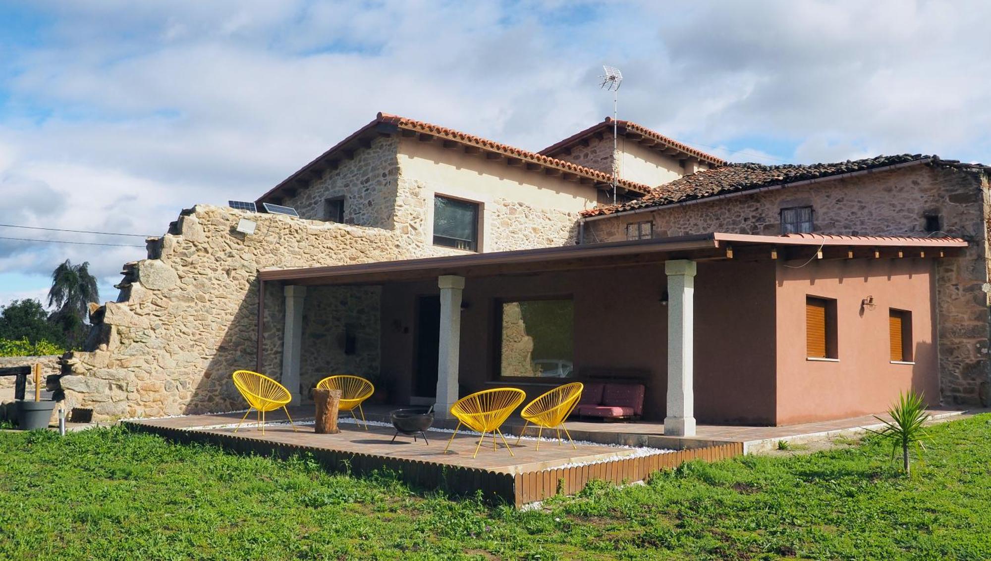Apartamentos Muralla Sacra Sober Zewnętrze zdjęcie