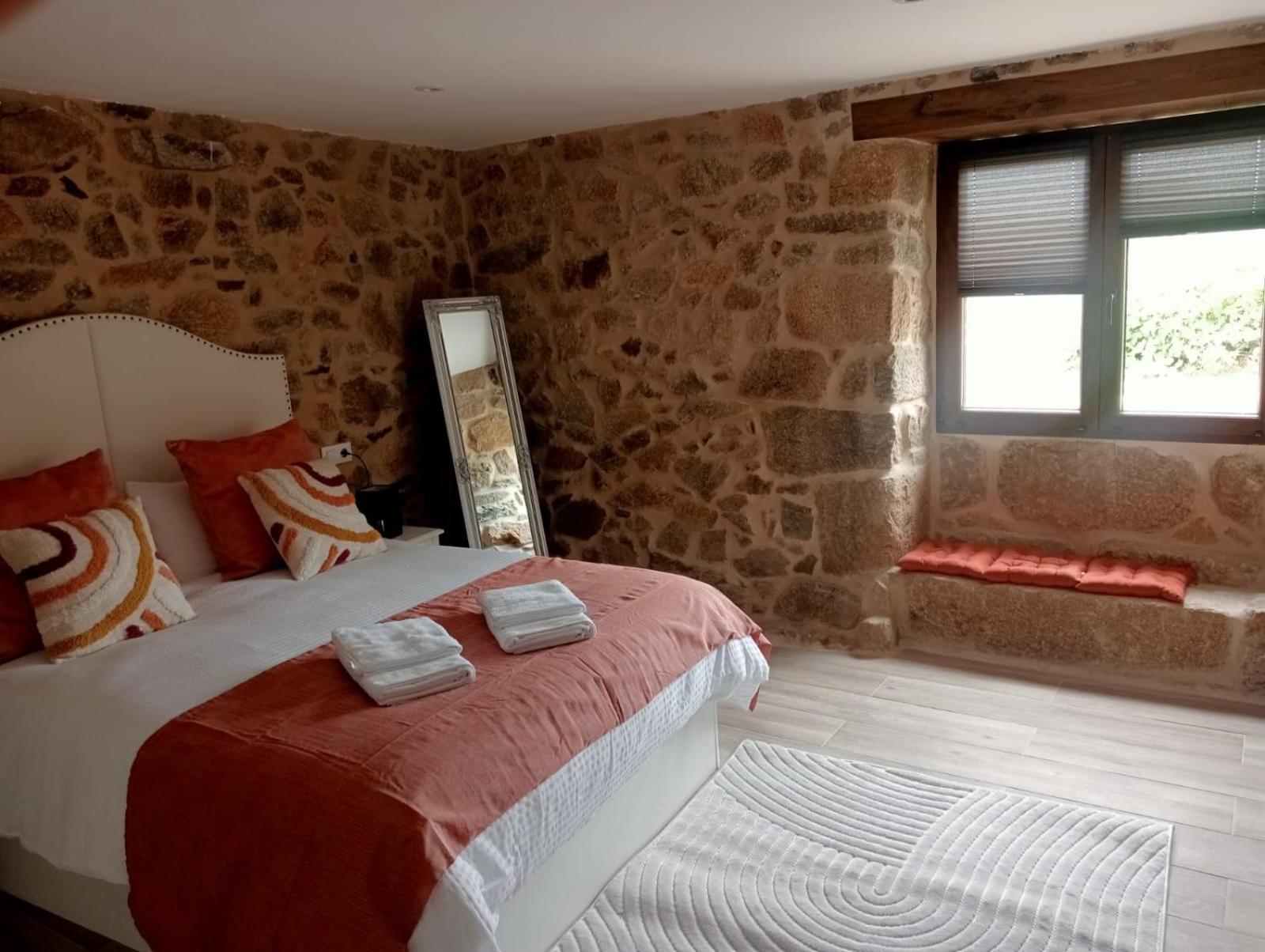 Apartamentos Muralla Sacra Sober Zewnętrze zdjęcie
