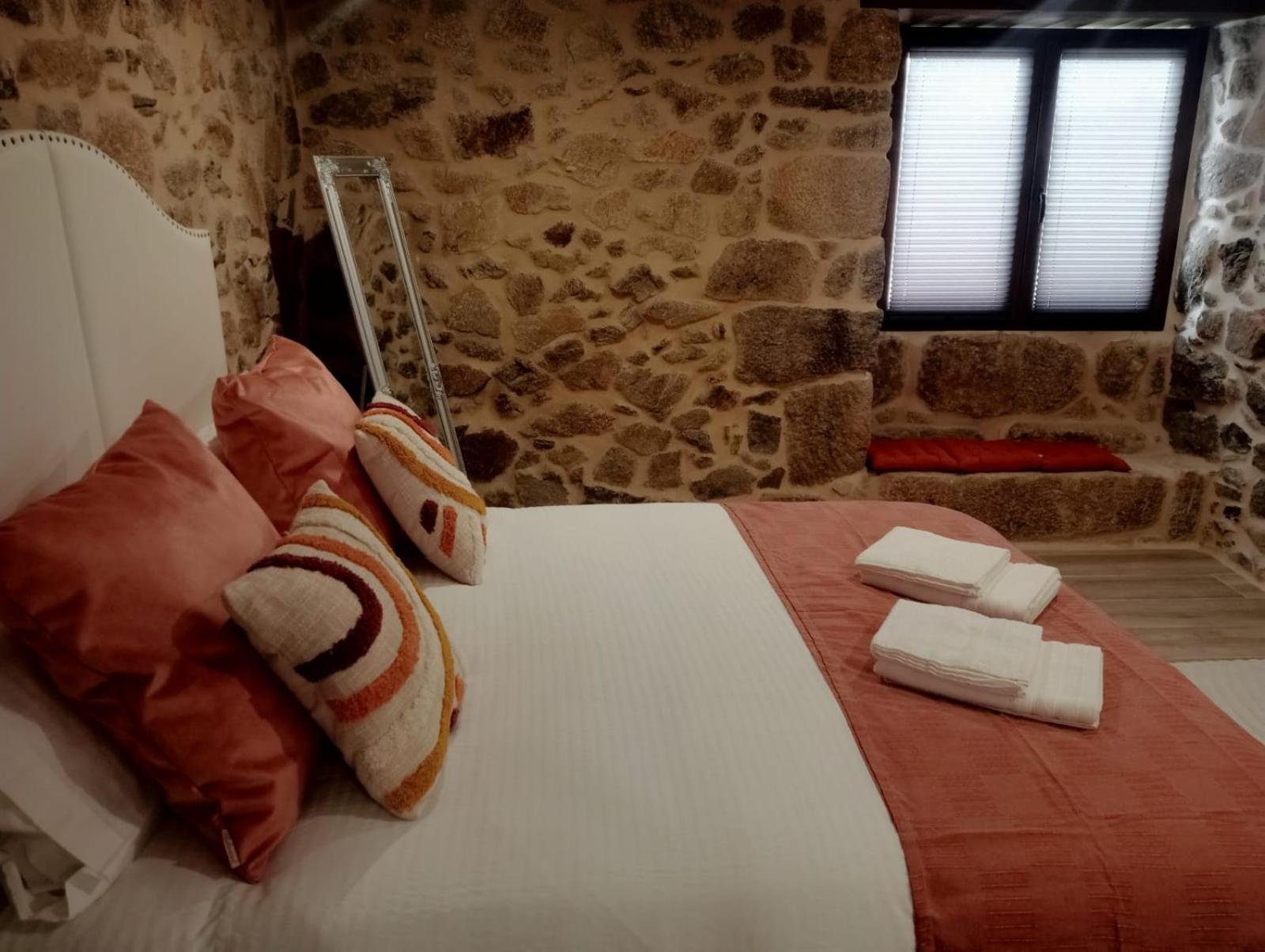 Apartamentos Muralla Sacra Sober Zewnętrze zdjęcie